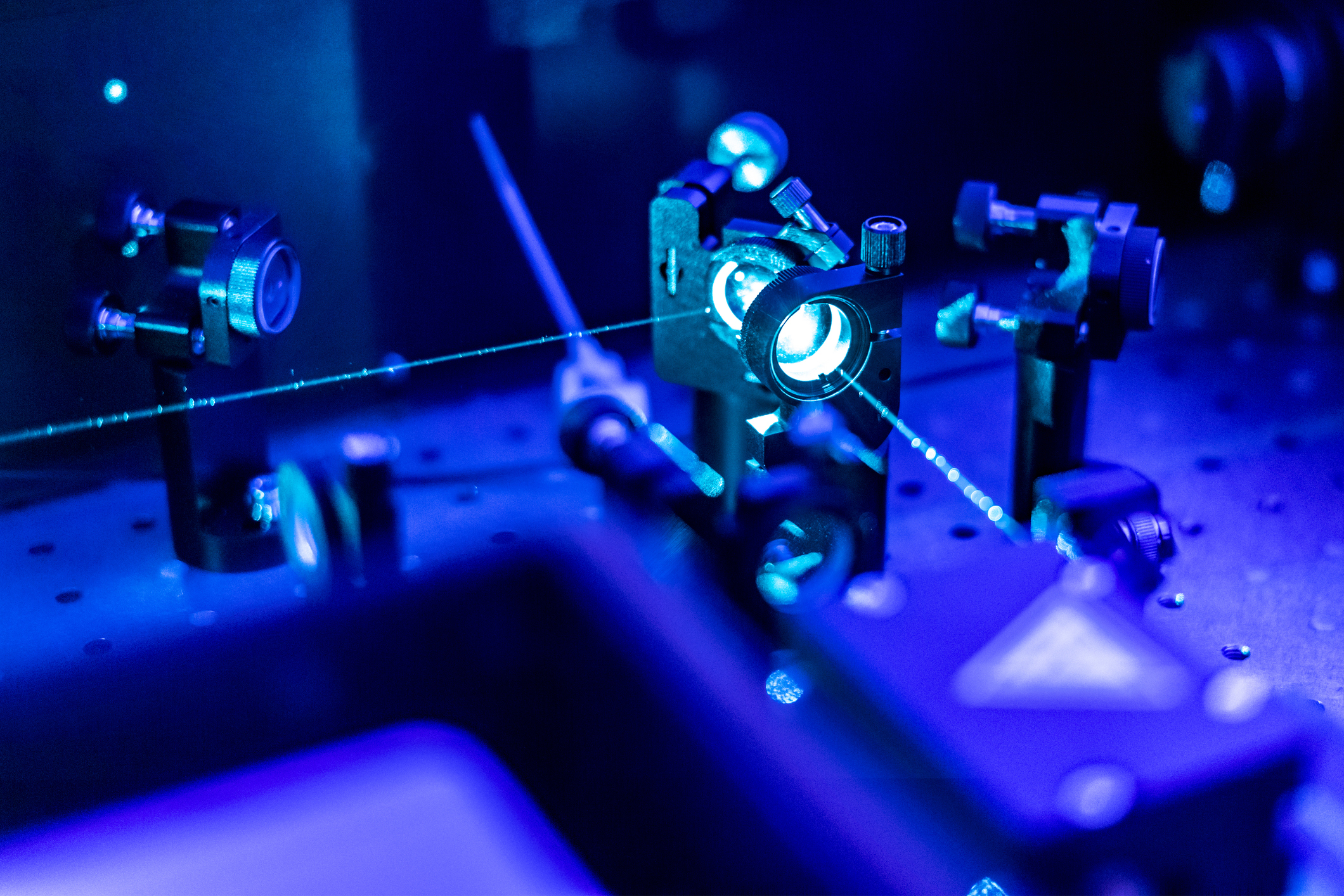 Laser Reflect On Optic Table Un Quantum Laboratory